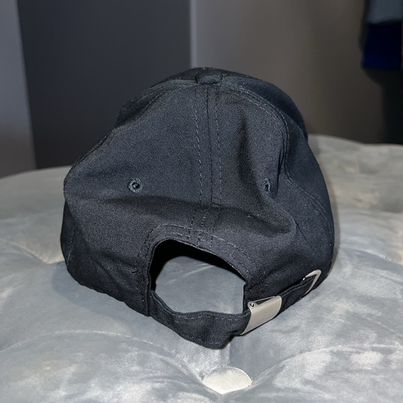 Black cap - Picture 2 of 2